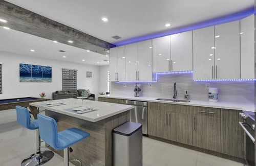 Coral Way House | Casa Azul Lux 4bed/2.5bath Pool Home by Brickell