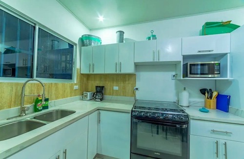 Esterillos Este House | Casa Azul· Stylish Home Steps from the Beach