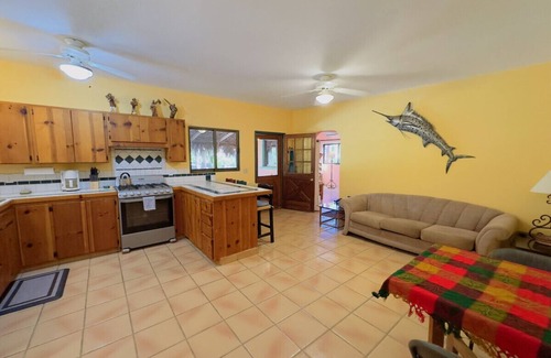 Los Barriles House | Casa Baja Sunset, Large Gated Parking, Cozy Casa near Pickleball