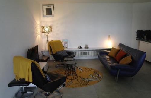 Castino Apartment | casa banana