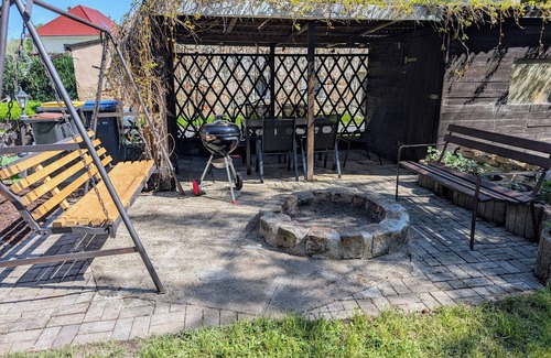 Pirna Apartment | CASA BENJI 2 - spacious apartment - country house style - families - garden - parking lot