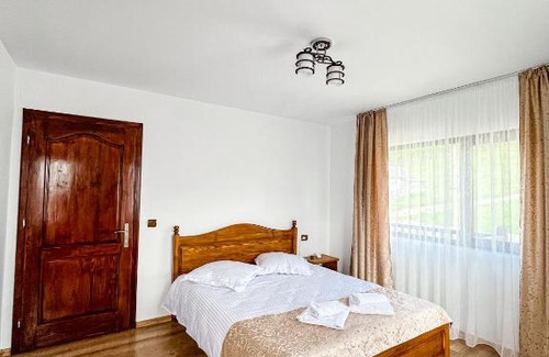 Rucar House | Casa BiaFlor