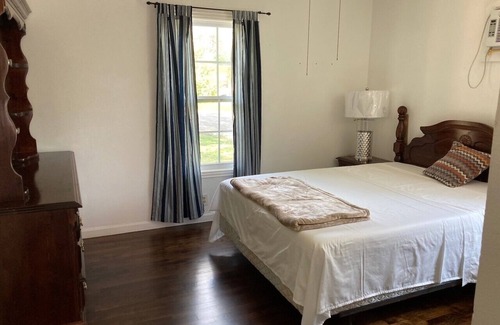 Denton House | Casa Blanca - Denton