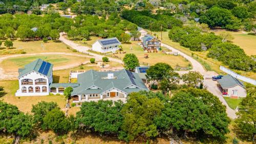 Ingram House | Casa Blanca in Texas Hill Country