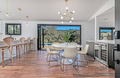 Boyes Hot Springs House | Casa Blanca - new remodel, perfect Wine Country location!