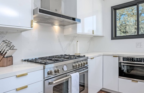 Boyes Hot Springs House | Casa Blanca - new remodel, perfect Wine Country location!