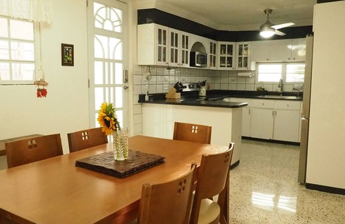 Quebrada Fajardo House | Casa Blanca