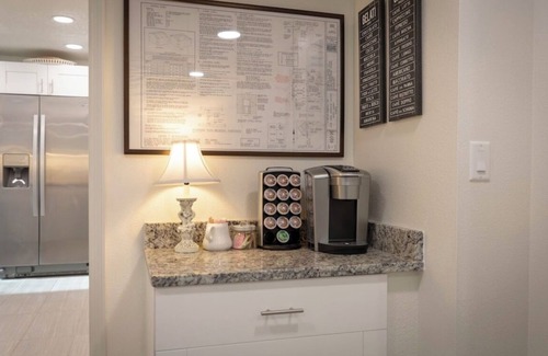 Safety Harbor House | Casa Blue - Beautiful Renovated Cottage Close to Downtown!