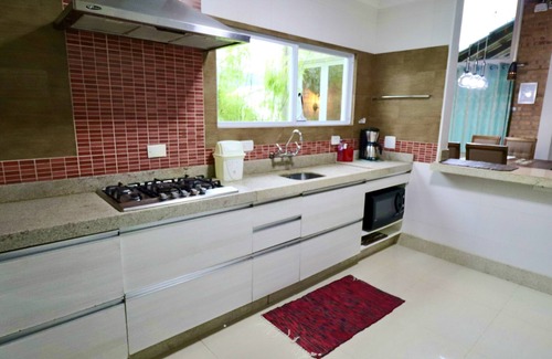 Bombas House | Casa Bombinhas with Jacuzzi and fireplace hosted by Gleison Jayme FotografiaBombinhas