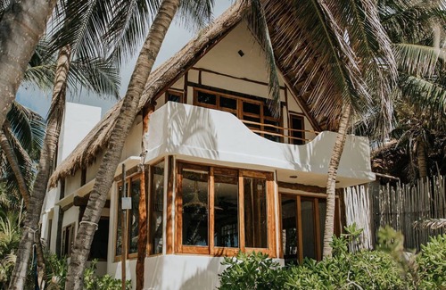 Zona Hotelera House | Casa Bonita – Simple Luxury Steps from the Sea on Tulum’s Best Beach