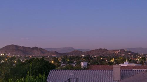 Paradise Valley Village House | Casa Buena - Luxurious Retreat w2 Masters and Views