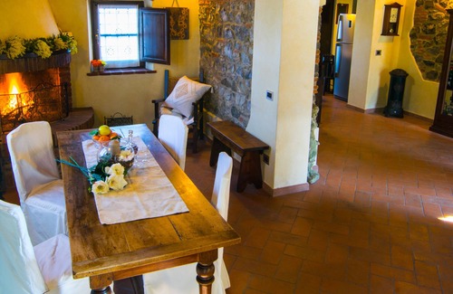 Quarrata Villa | Casa Buriano 6 persons in villa (2 apartments!) with private pool