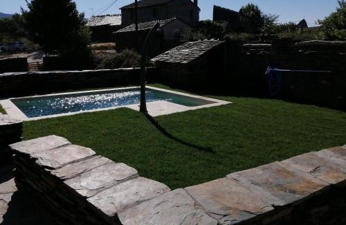 Campillo de Ranas House | Casa CARMA