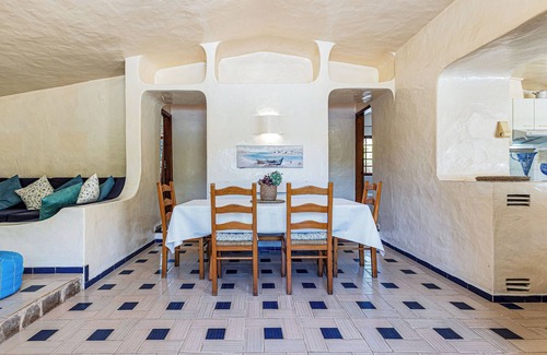Branqueira Villa | Casa Charlotte | Private Pool | Garden | BBQ | WI-FI | 5m drive to beach