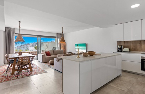 Estepona Apartment | Casa Checa - 3bd apt in Estepona with sweet views!