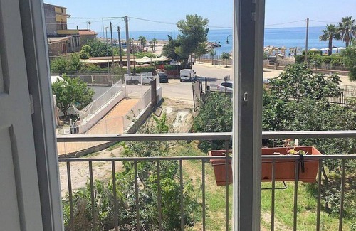 Montecorice House | Casa Cianda B: A welcoming apartment situated at a short distance from the beach.
