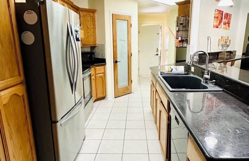 Harlingen House | Casa ColibrínUltraWIFI, HOTTUB, POOL, PLAYPEN, 2KING BEDS, MULTI FAMILY FRIENDLY