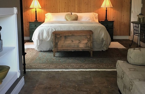Okanagan-Similkameen Bed & Breakfast | Casa Colina Bed & Breakfast - The Oriental Queen Suite
