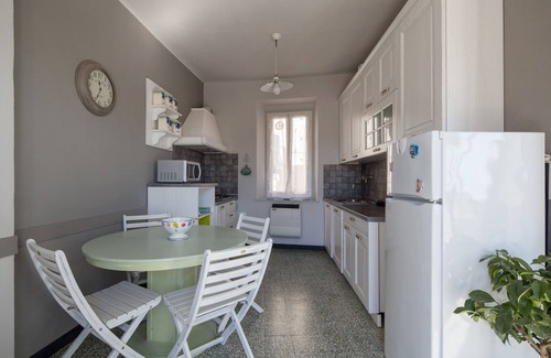 Vernazza Apartment | Casa Colomba in Vernazza Cinque Terre private apartment terrace with sea view