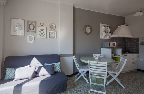 Vernazza Apartment | Casa Colomba in Vernazza Cinque Terre private apartment terrace with sea view