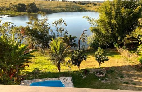 Ijaci House | Casa com piscina fundo pra represa e AR Condicionado CasinhaBrancaDeVaranda