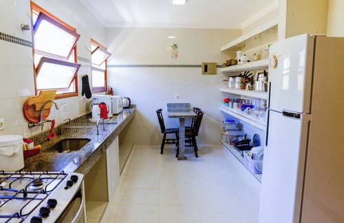 Maranduba House | Casa com WiFi, piscina e churrasq a 400m do mar