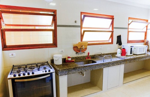 Maranduba House | Casa com WiFi, piscina e churrasq a 400m do mar