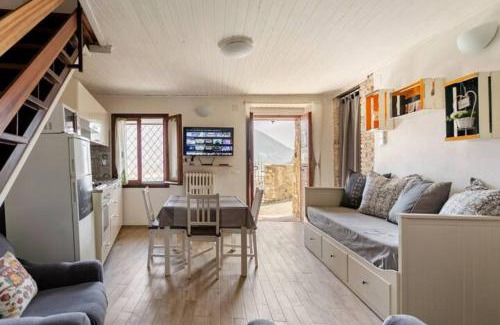 Castel di Tora House | CASA CON TERRAZZI - 6posti 2stanze 2bagni - LAKEHOLIDAY IT