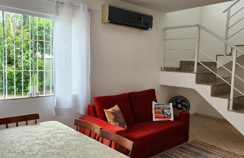 Rio das Ostras House | Casa confortável pertinho da praia com garagem e quintal