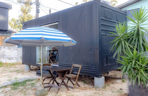 Itajai House | Casa Container: Minimalismo e Estilo a 130m do mar