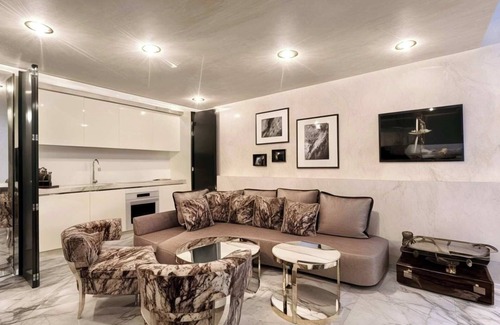 Centro Direzionale Apartment | Casa Cornalia, next to Gae Aulenti