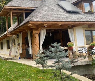 Teisani House | Casa cu șindrilă