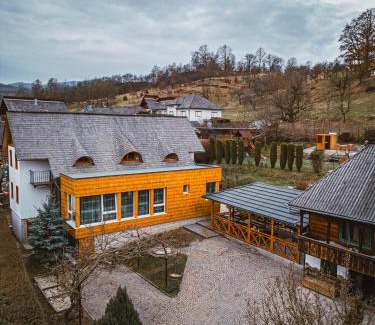 Poienile Izei House | Casa cu Magnolii