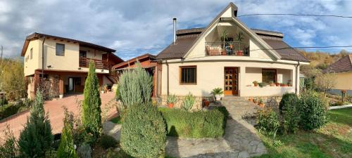 Tirgu Ocna Bed & Breakfast | Casa cu Muri