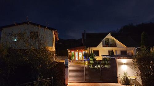 Tirgu Ocna Bed & Breakfast | Casa cu Muri