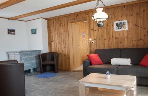 Morissen Apartment | Casa Curgnun 21 Collenberg - Ferienwohnung 61m2 für max. 4 Pers.