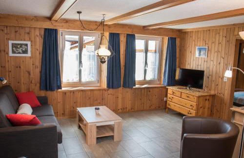 Morissen Apartment | Casa Curgnun 21 Collenberg - Ferienwohnung 61m2 für max. 4 Pers.