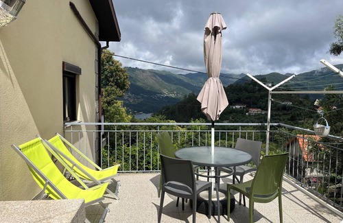 Cova Apartment | Casa de Casarelhos - T2 - Wifi - River and mountain views - Serra do Gerês