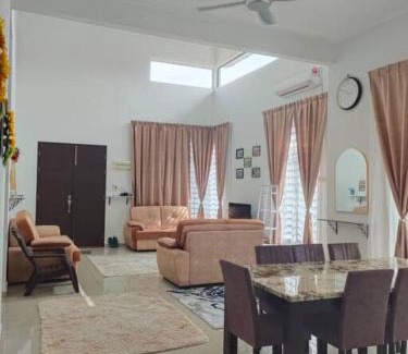 Durian Tunggal Villa | Casa D'Villa Homestay Private Pool Melaka