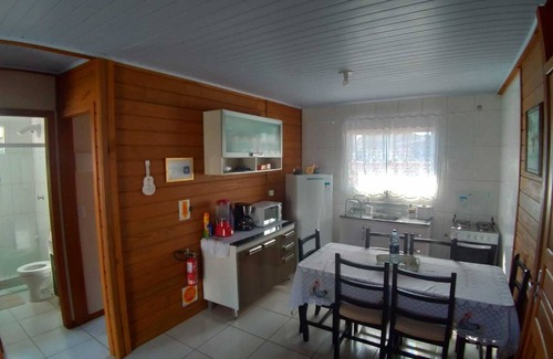 Penha House | Casa da Vovó éte, enjoy your vacation, on the beaches or at Beto Carrero Park.