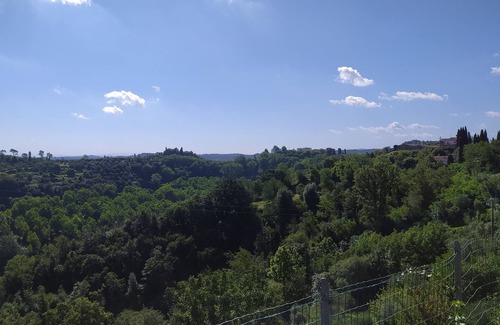 Marti House | CASA DANTE Independent farmhouse, private garden fenced, swimming pool for exclusive use.