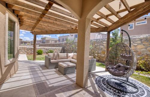 Biggs Field House | Casa De Arbol
