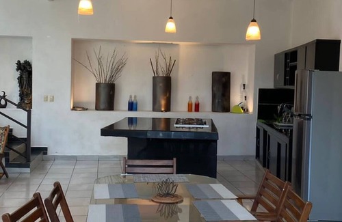 El Santuario House | Casa de Descanso a un Lado del Mirador de la Peña de Valle de Bravo