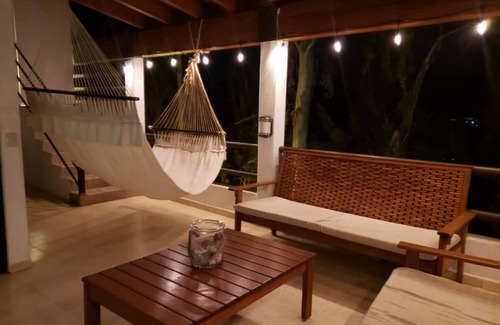 El Santuario House | Casa de Descanso a un Lado del Mirador de la Peña de Valle de Bravo