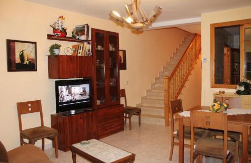 Valdealgorfa House | Casa De La Virginia