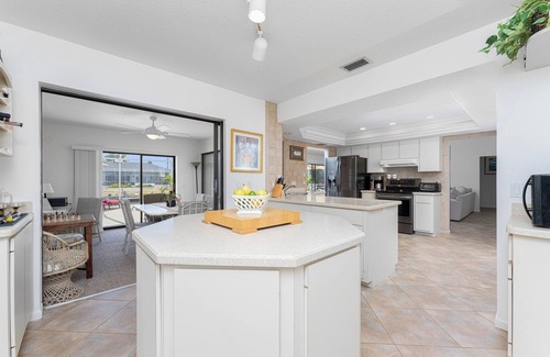 Punta Gorda House | Casa De La Wren - Luxury Home - Pristine Condition - Waterfront. Heated Pool