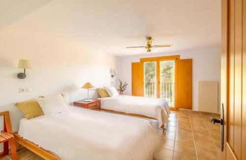 Pizarra House | Casa de las Cañas by Rosas Cantares