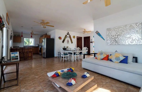 Barrio El Paraiso Villa | Casa de Playa Tela, San Juan del Mar