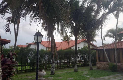 Unamar Villa | Casa de Praia Aconchegante,piscina e Muito Verde! Ideal Para Família!