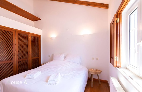 Melides House | Casa de Seraminheiro, a large country house in typical Alentejo style